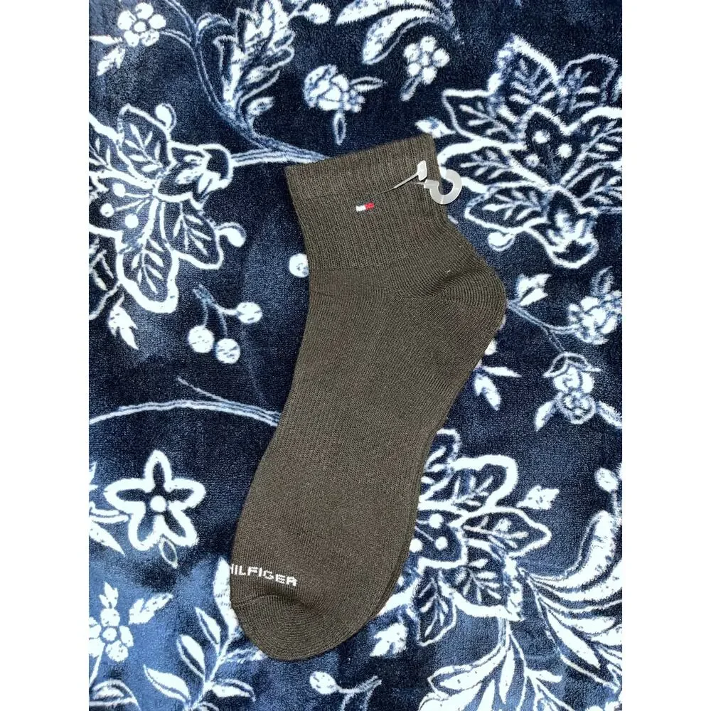 Tommy Hilfiger Mens Ankle Socks Size 6-12  embroidered flag logo near the cuff.